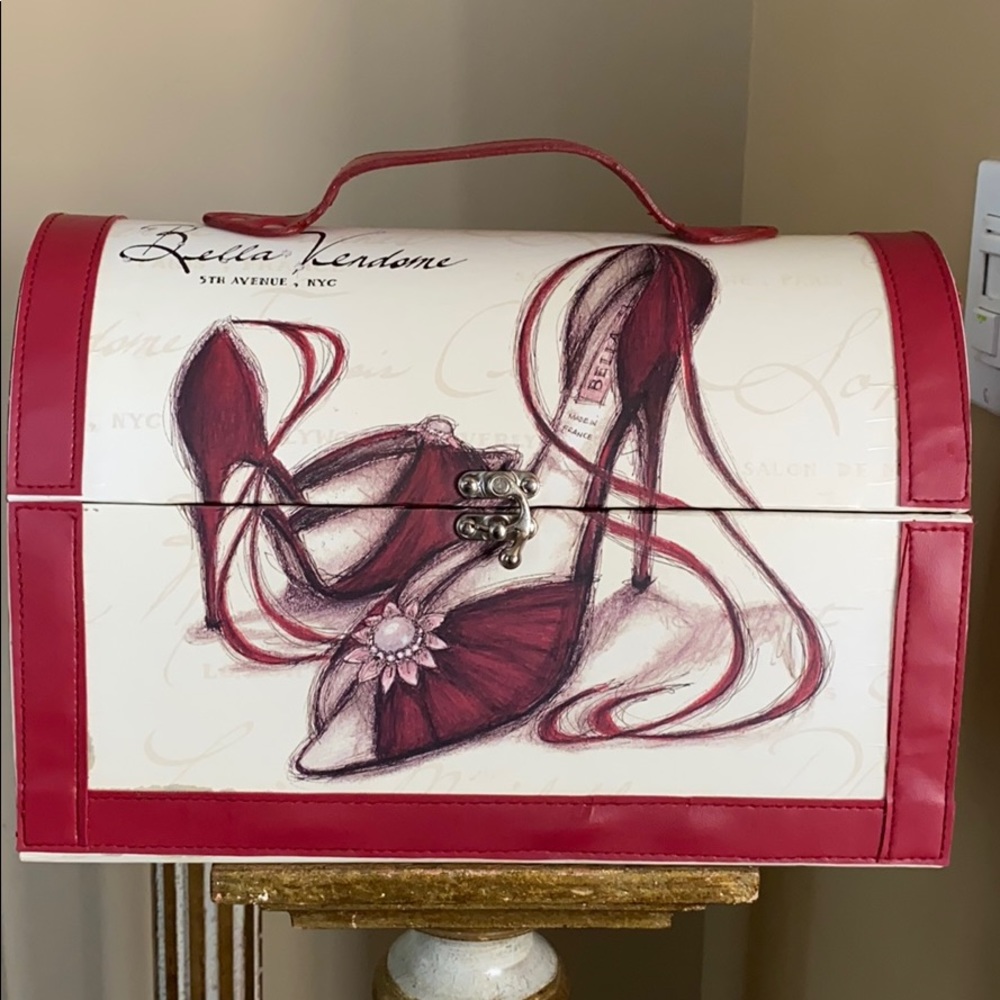 Tri-Coastal decorative/storage box - NWOT